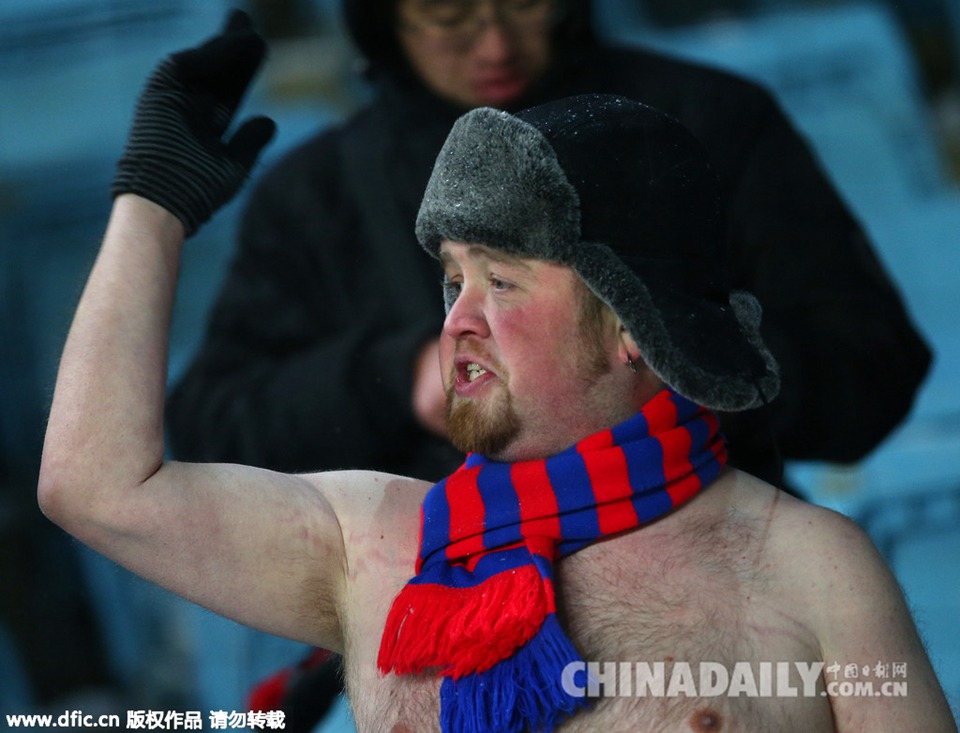 有种不怕冷的耐寒生物叫&ldquo;球迷&rdquo;