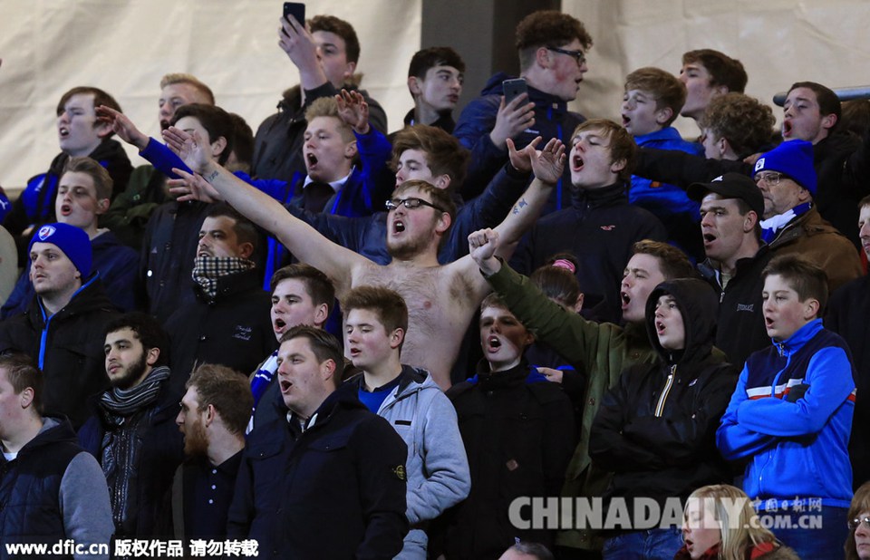 有种不怕冷的耐寒生物叫&ldquo;球迷&rdquo;