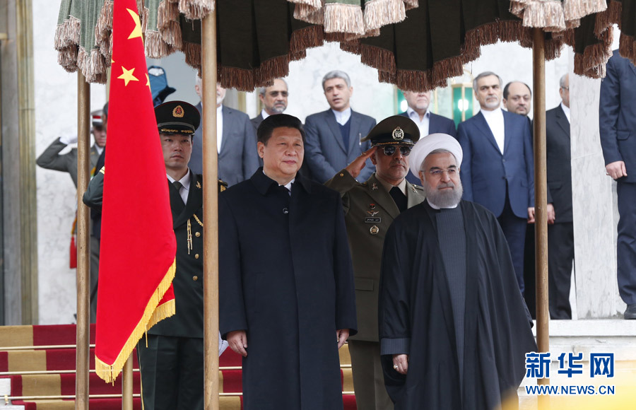 1月23日，国家主席习近平同伊朗总统鲁哈尼在德黑兰萨德阿巴德王宫举行会谈。这是会谈前，习近平主席出席鲁哈尼总统举行的隆重欢迎仪式。新华社记者 鞠鹏 摄