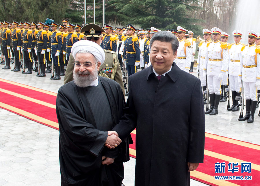 1月23日，国家主席习近平同伊朗总统鲁哈尼在德黑兰萨德阿巴德王宫举行会谈。这是会谈前，习近平主席出席鲁哈尼总统举行的隆重欢迎仪式。新华社记者 王晔 摄