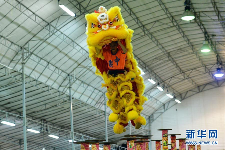 （晚报）（1）新加坡举行第九届狮王争霸赛