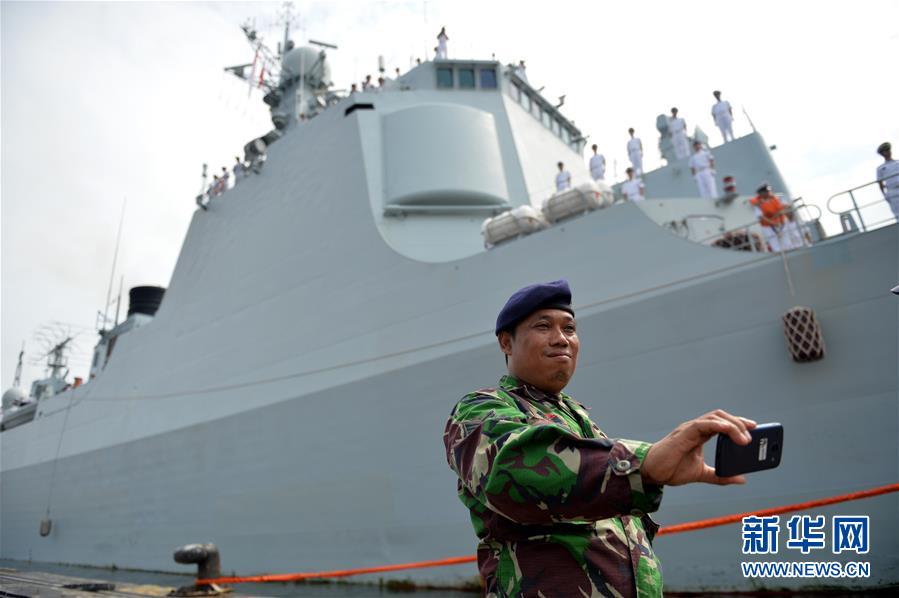 （国际）（5）中国海军舰艇编队抵达印度尼西亚访问