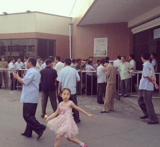 揭秘朝鲜人娱乐生活:泡吧喝酒吃薯条汉堡