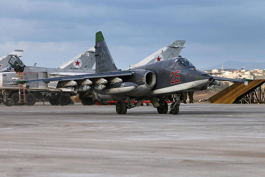 驻叙俄军战机全力轰炸IS分子 基地作战执勤照曝光