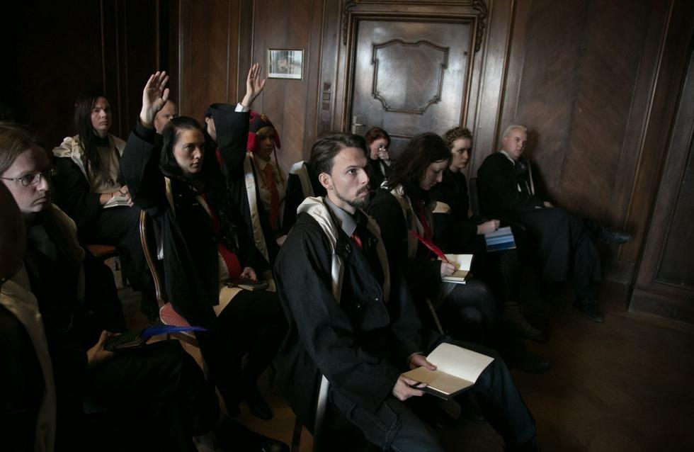 波兰现真实版魔法学院 分13门不同课程