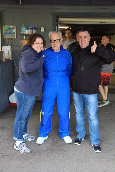 美国百岁老头四千米高空双人跳伞庆祝生日