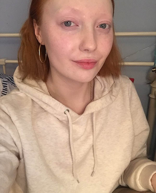 英国女孩化&ldquo;半面妆&rdquo;走红 化妆素颜对比引网友吐槽