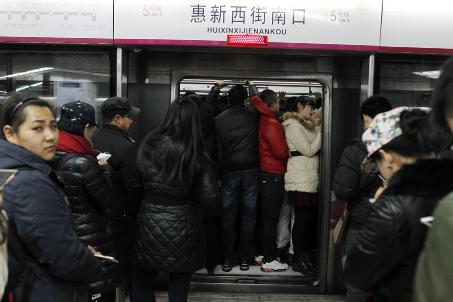 北京地铁5号线信号故障 大批乘客滞留