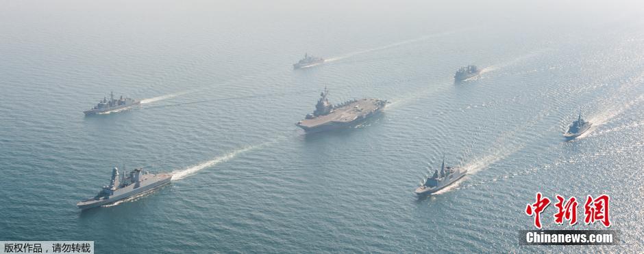 法国公布&ldquo;戴高乐号&rdquo;航母参与打击极端组织照片