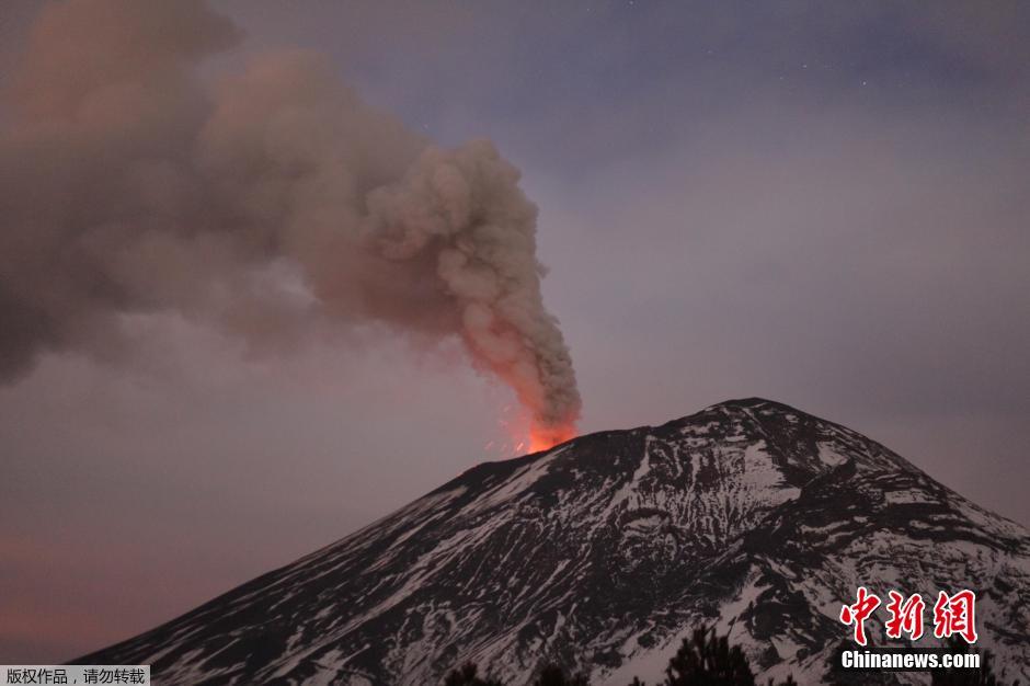 墨西哥波波卡特佩特火山喷发 景象壮观(高清组图)