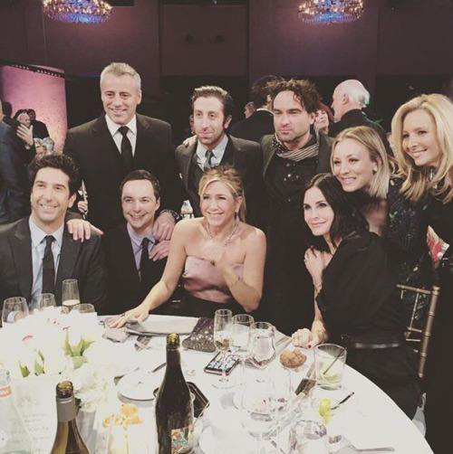 《老友记》和《生活大爆炸》主演合体拍特辑