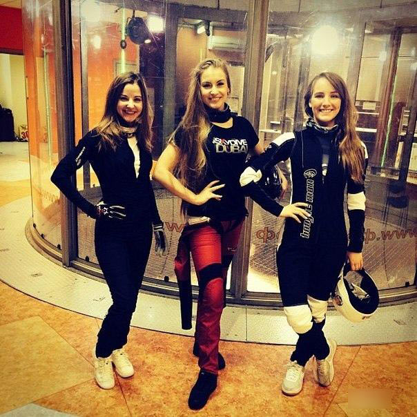 俄罗斯19岁女孩成&ldquo;空中舞者&rdquo; 高难度跳伞