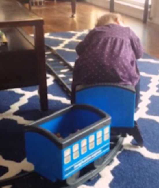 火车玩具小视频大全集 8364408244754643210_11n.jpg