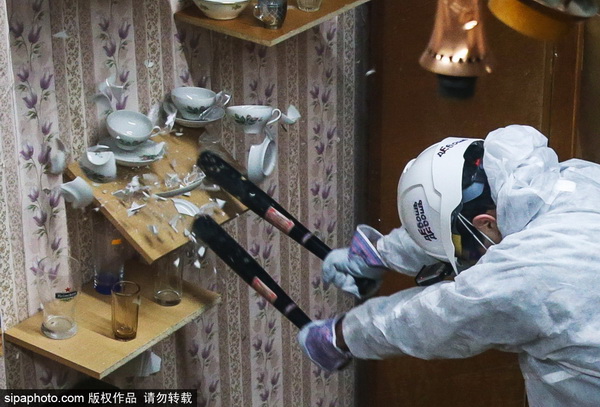 实拍俄罗斯减压房间: 全副武装进屋随便砸(组