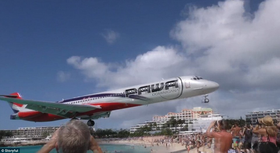 世界上最危险的机场：飞机降落时离海滩仅10米