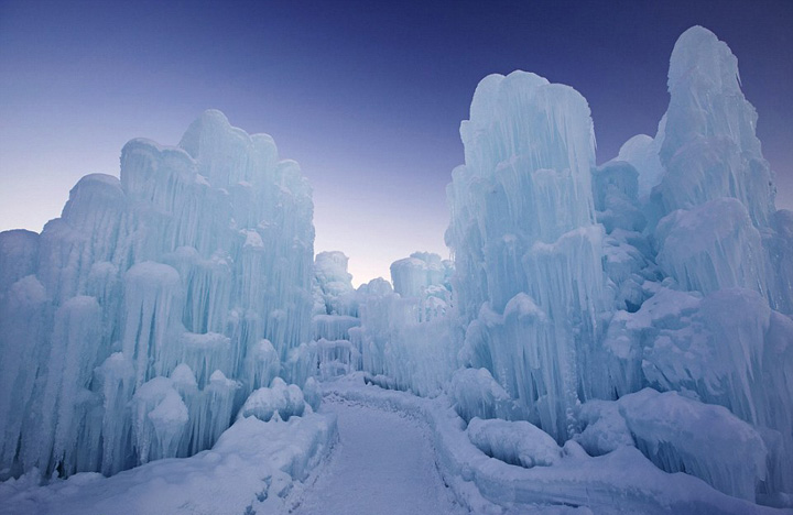 加拿大公园打造现实版&ldquo;冰雪奇缘&rdquo;城堡