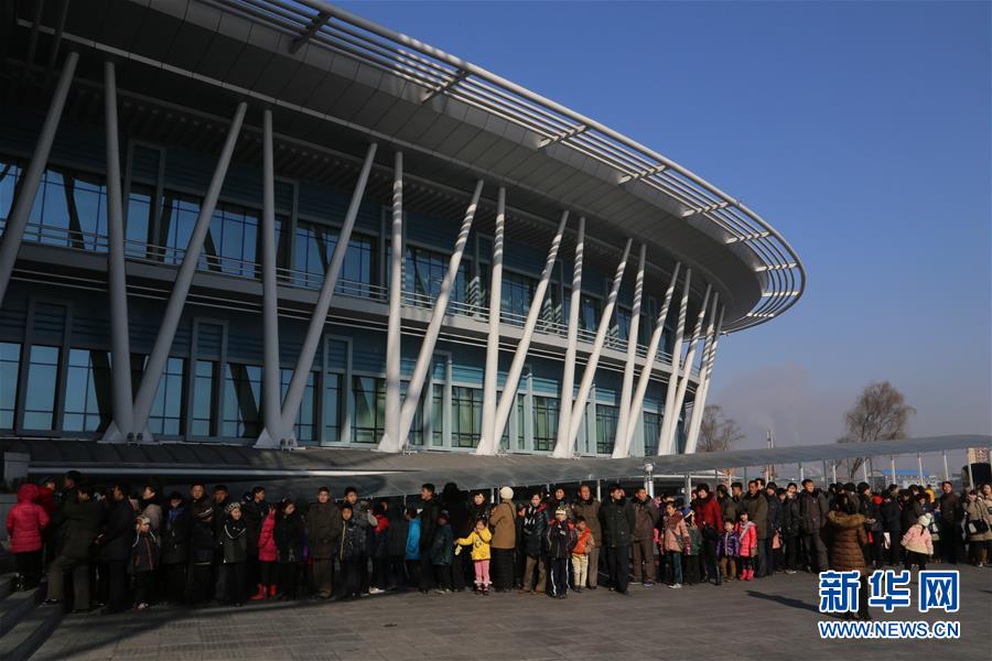 （国际）（1）驻朝鲜使团参观平壤科技综合大楼