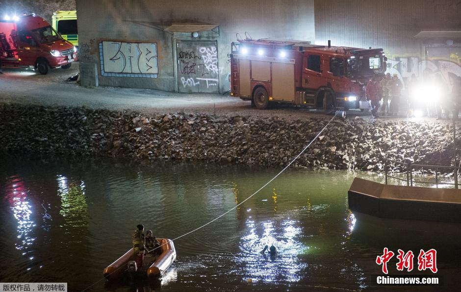 瑞典一汽车从29米高大桥坠落 5名英国人死亡