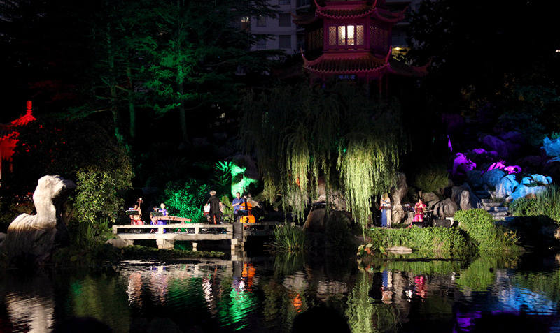 在悉尼中国花园举行的实景音乐会现场美轮美奂（摄影 马小龙）