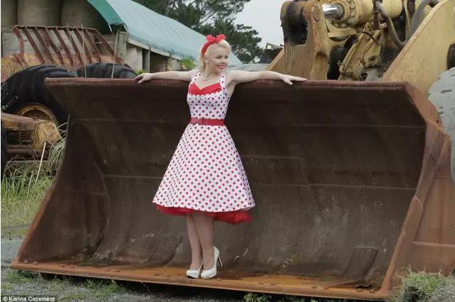 如此光鲜靓丽的姑娘竟是个开挖掘机的