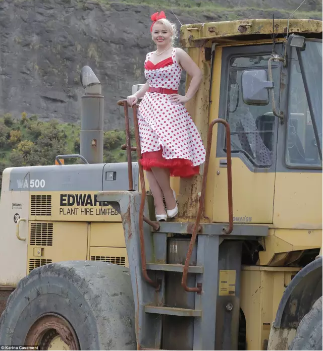 如此光鲜靓丽的姑娘竟是个开挖掘机的