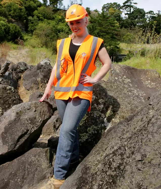 如此光鲜靓丽的姑娘竟是个开挖掘机的