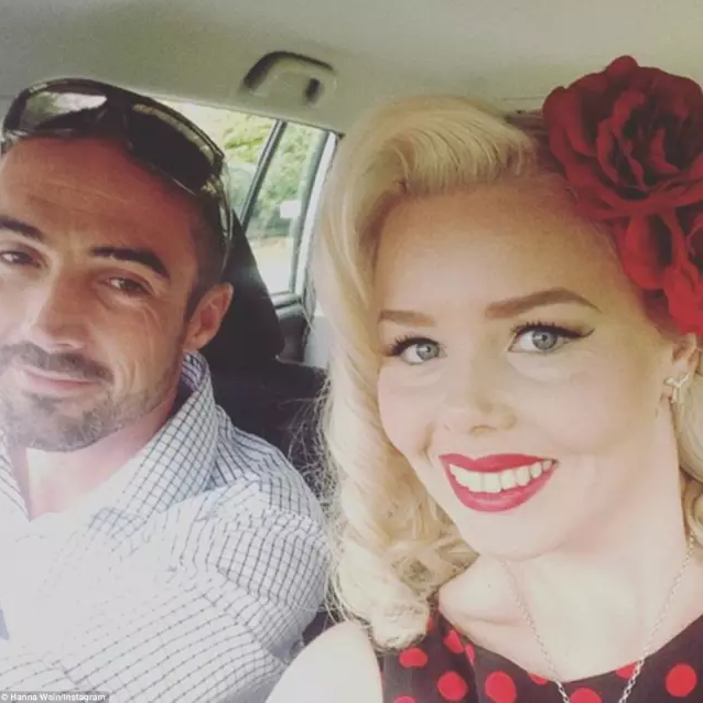 如此光鲜靓丽的姑娘竟是个开挖掘机的