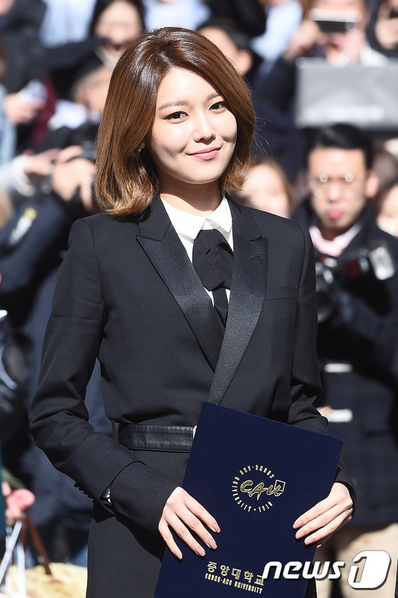 朴信惠出席大学毕业典礼 少女时代秀英Yuri秀美腿【组图】