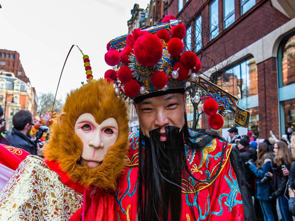 春节彩妆游行在英法掀起中国风潮