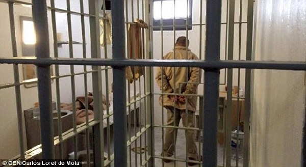 墨西哥毒枭牢狱生活曝光:每隔两小时被弄醒 千