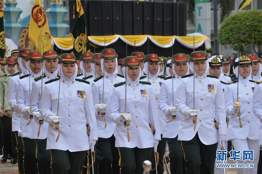 （国际）（2）文莱举行阅兵游行活动庆祝国庆32周年