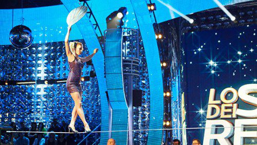 艺高人胆大:俄美女穿高跟鞋走钢丝 刷新纪录(图)