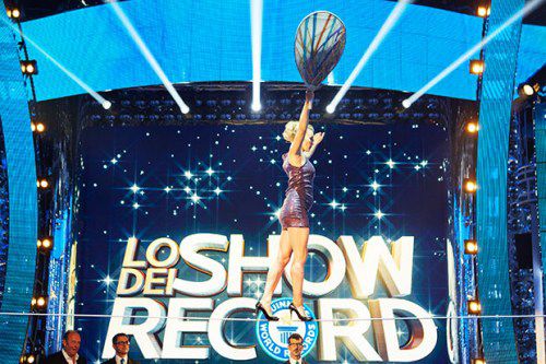 艺高人胆大：俄美女穿高跟鞋走钢丝 刷新纪录(图)