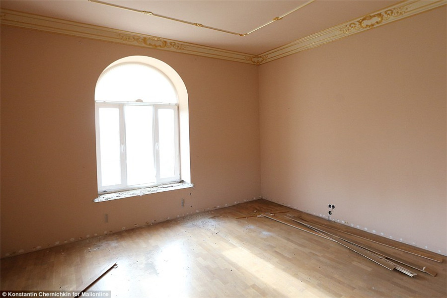 豪宅变破屋：乌克兰前总检察长私邸今昔对比照