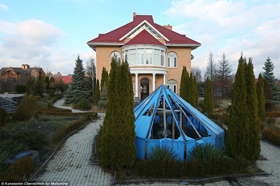 豪宅變破屋：烏克蘭前總檢察長私邸今昔對比照