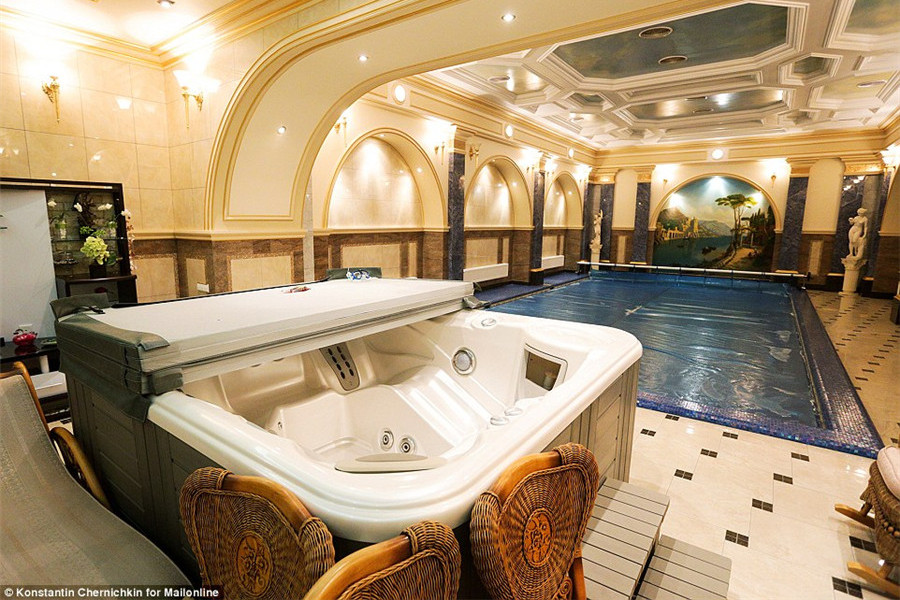 豪宅變破屋：烏克蘭前總檢察長私邸今昔對比照