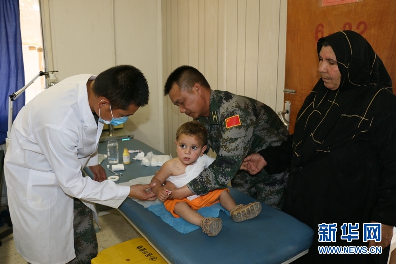 雷锋精神闪耀在维和战场--中国赴黎维和官兵弘