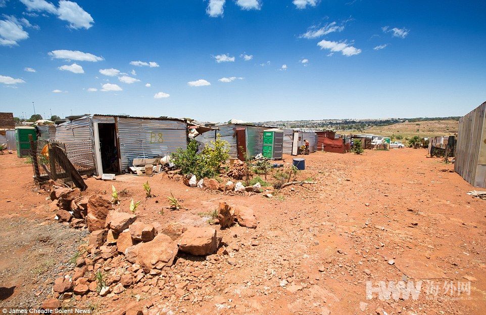 南非种族歧颠倒：贫民窟里的白人越发悲剧