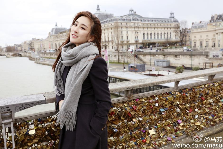 中国女星赴巴黎时装周 身披靓衣秀国际范儿