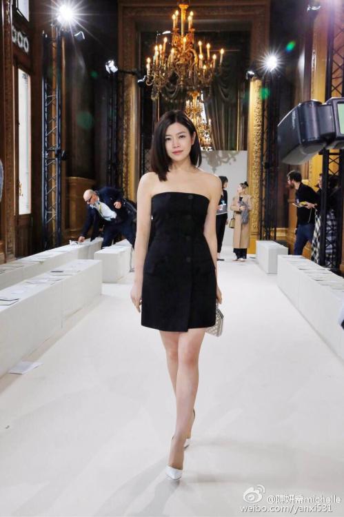 中国女星赴巴黎时装周 身披靓衣秀国际范儿