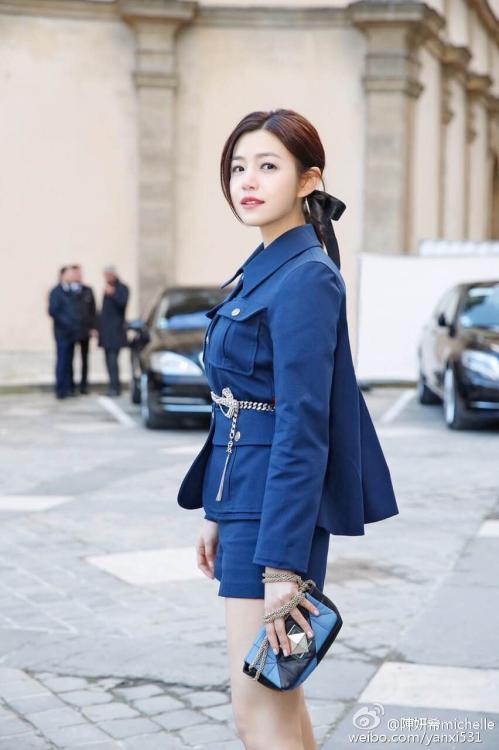 中国女星赴巴黎时装周 身披靓衣秀国际范儿