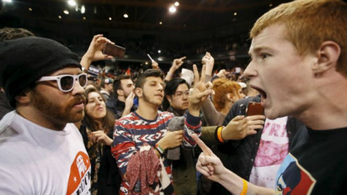 特朗普的抗議者和支持者在伊利諾大學發生衝突