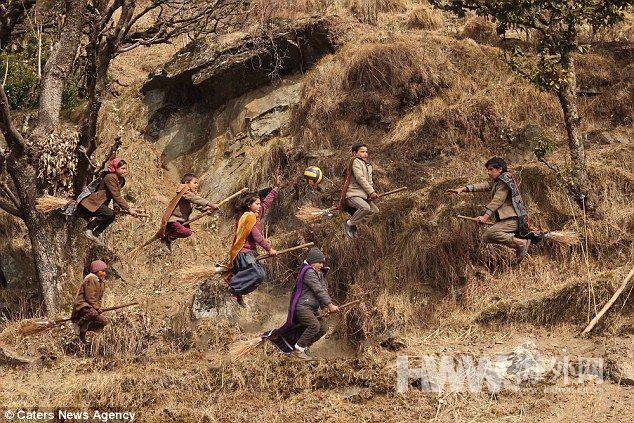 印度摄影师山村支教 悬浮摄影重现&ldquo;魁地奇&rdquo;