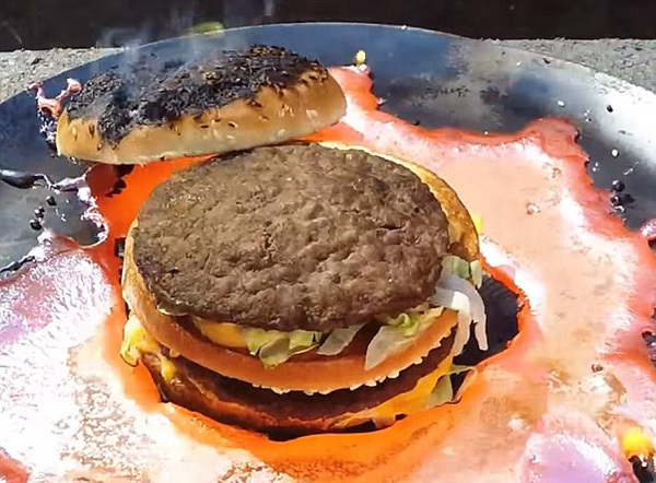 麦当劳巨无霸汉堡遇高温熔铜不变形