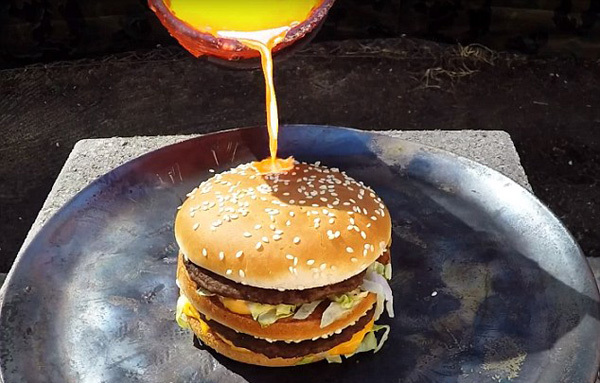 麦当劳巨无霸汉堡遇高温熔铜不变形