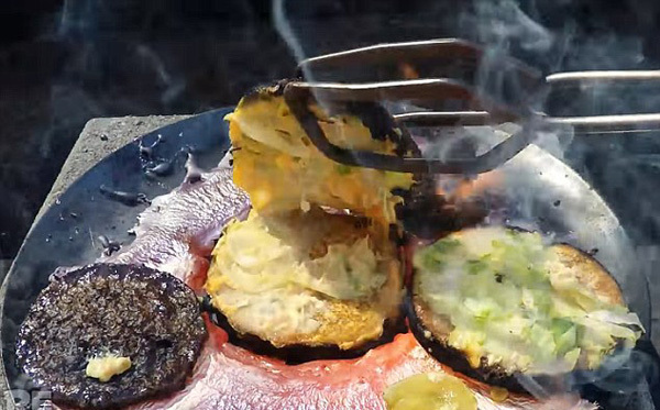 麦当劳巨无霸汉堡遇高温熔铜不变形