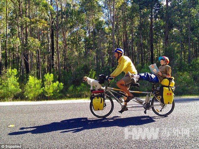 夫妇带全家骑行14个月 并像贝爷一样环保觅食