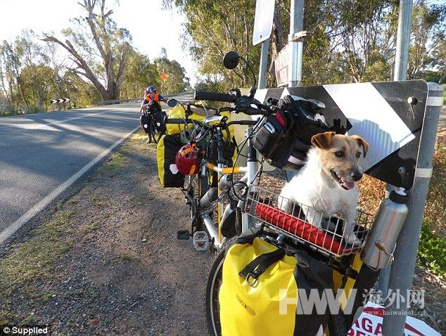 夫妇带全家骑行14个月 并像贝爷一样环保觅食