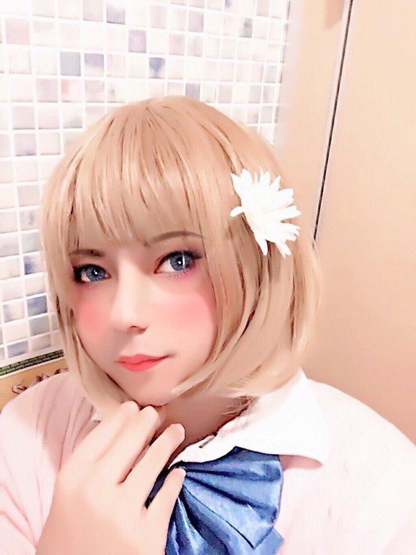 日本男网友学生装自拍称看破伪装 女生PS还击