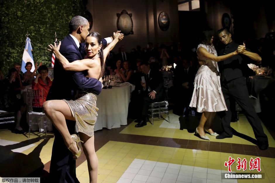 奥巴马出席阿根廷国宴 与女舞者跳探戈